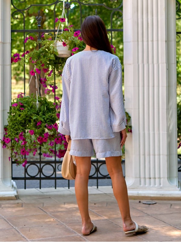 Льняний костюм з сорочкою у смужку синього кольору 33715