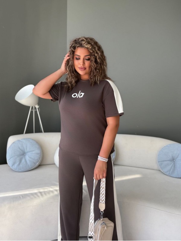 Легкий повсякденний костюм коричневого кольору 33726