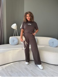 Легкий повсякденний костюм коричневого кольору 33726