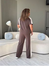 Легкий повсякденний костюм коричневого кольору 33726