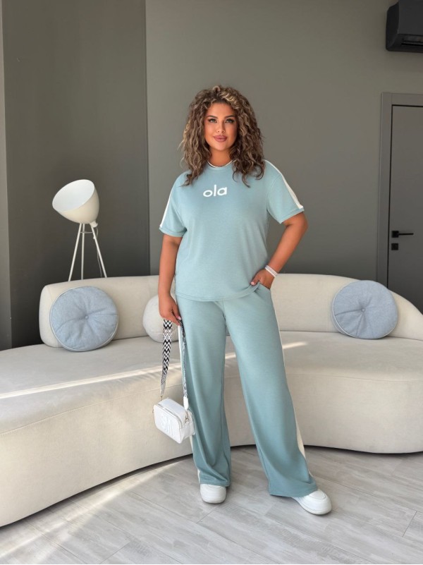 Легкий повсякденний костюм оливкового кольору 33728