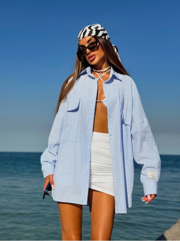 Подовжена льняна жіноча сорочка в смужку блакитного кольору 33734