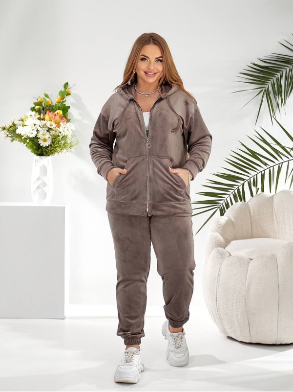 Велюровий жіночий костюм кавового кольору 33740