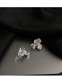 Сережки Квіточка з камінцями застібка - пусет срібного кольору 33744