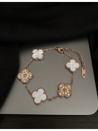 Браслет Конюшина з камінчиками замок карабін золотого кольору 33757