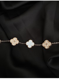 Браслет Конюшина з камінчиками замок карабін золотого кольору 33757