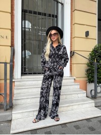 Жіночий прогулянковий костюм чорного кольору 33763