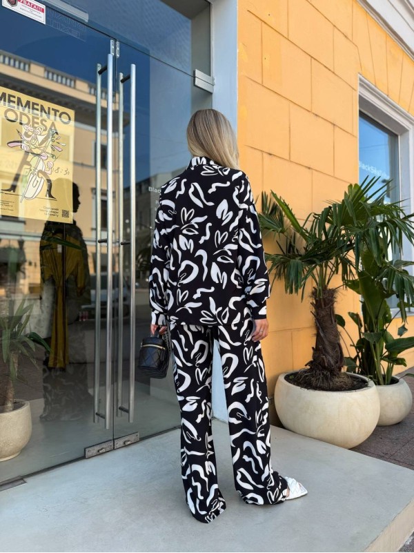 Прогулянковий жіночий костюм чорного кольору 33765