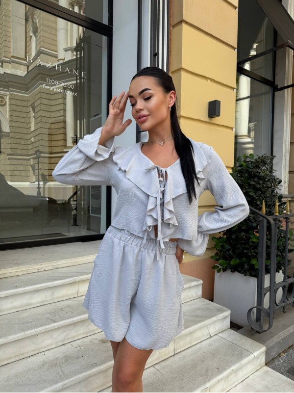 Яскравий прогулянковий костюм сірого кольору 33785