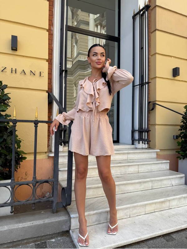 Яскравий прогулянковий костюм бежевого кольору 33786