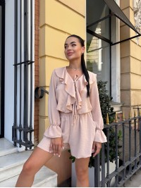 Яскравий прогулянковий костюм бежевого кольору 33786