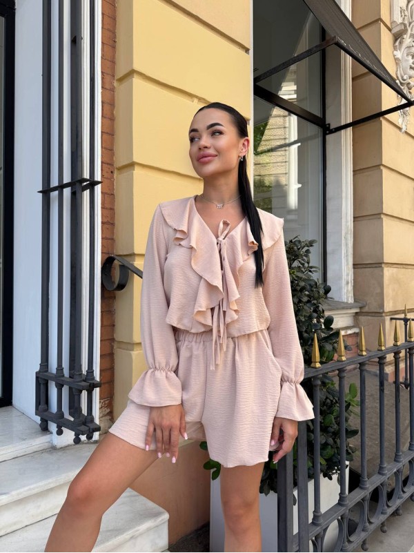 Яскравий прогулянковий костюм бежевого кольору 33786