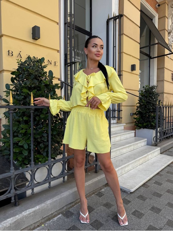 Яскравий прогулянковий костюм жовтого кольору 33787
