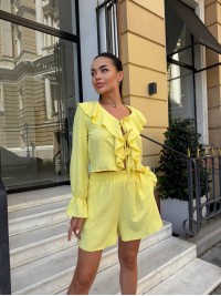 Яскравий прогулянковий костюм жовтого кольору 33787