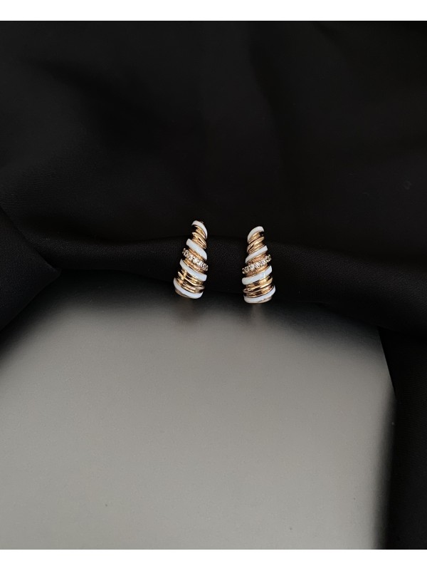 Сережки з білими вставками англійський замок золотого кольору 33814