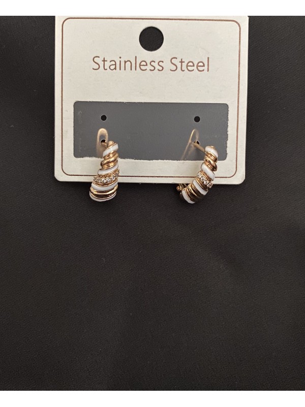 Сережки з білими вставками англійський замок золотого кольору 33814