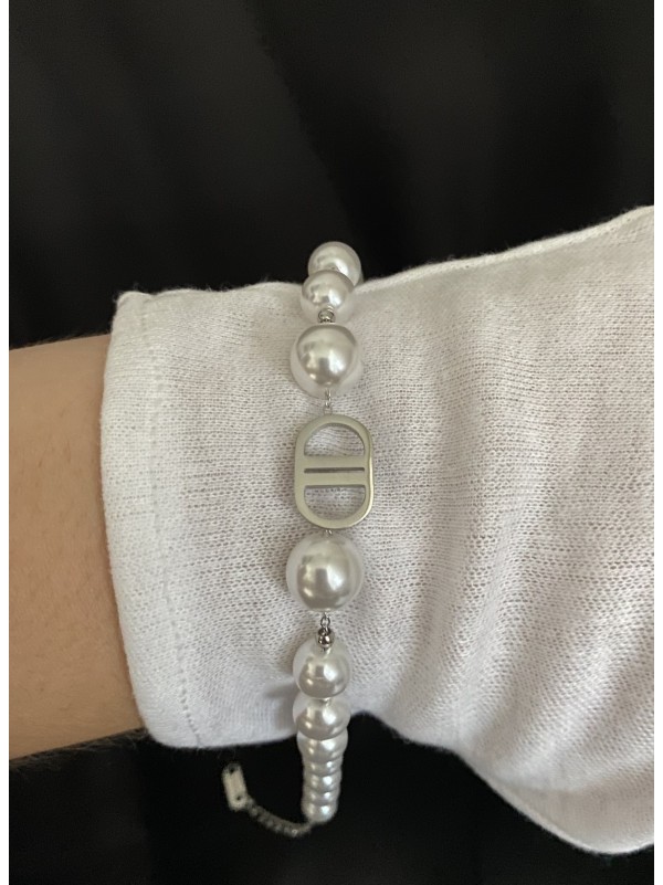 Ніжний браслет з перлинами замок карабін срібного кольору 33819