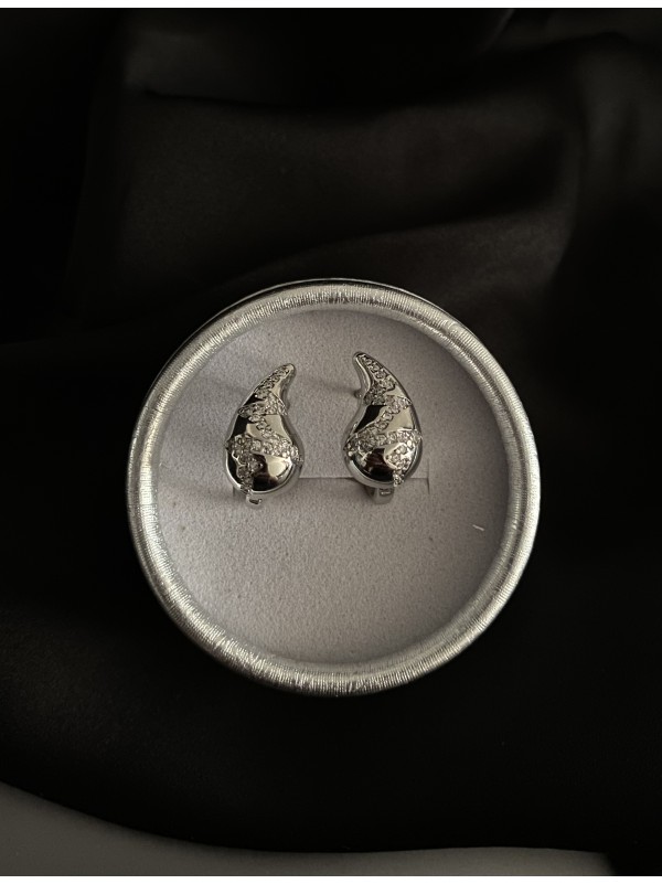 Сережки крапелька з камінцями англійський замок срібного кольору 33830