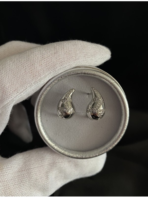 Сережки крапелька з камінцями англійський замок срібного кольору 33830