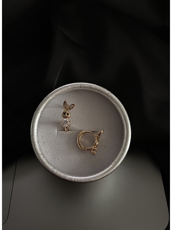 Сережки зайчики з камінцями круглий замок золотого кольору 33831