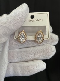 Сережки з великим каменем англійський замок золотого кольору 33834