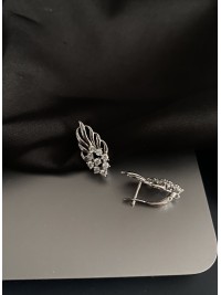 Сережки з камінцями англійський замок срібного кольору 33842