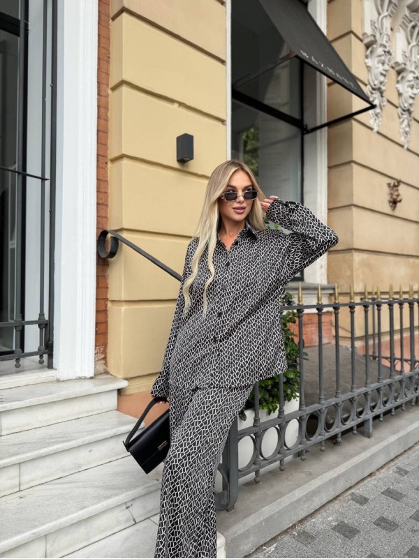 Жіночий прогулянковий костюм чорного кольору 33763