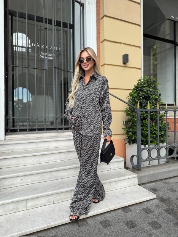 Жіночий шовковий костюм для прогулянок чорного кольору 33877