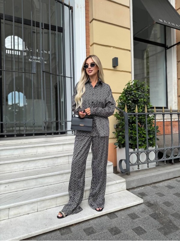 Жіночий прогулянковий костюм чорного кольору 33763