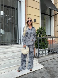 Жіночий шовковий костюм для прогулянок синього кольору 33879