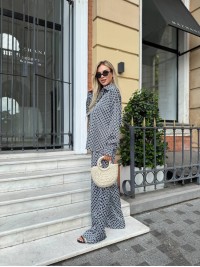 Жіночий шовковий костюм для прогулянок синього кольору 33879