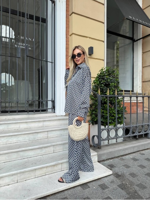 Жіночий шовковий костюм для прогулянок синього кольору 33879