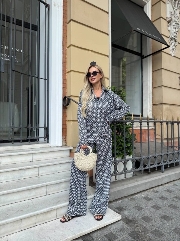 Жіночий шовковий костюм для прогулянок синього кольору 33879