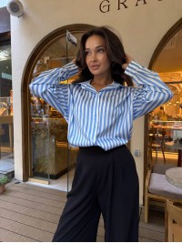 Шовкова жіноча сорочка у смужку блакитного кольору 33927