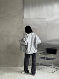 Жіночий вiльний бомбер сiрого кольору 33937