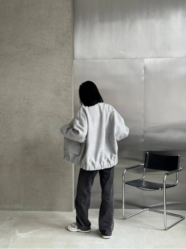 Жіночий вiльний бомбер сiрого кольору 33937