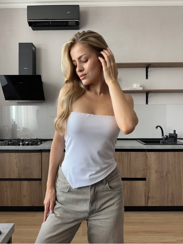 Жіночий топ з асиметричним краєм молочного кольору 33990