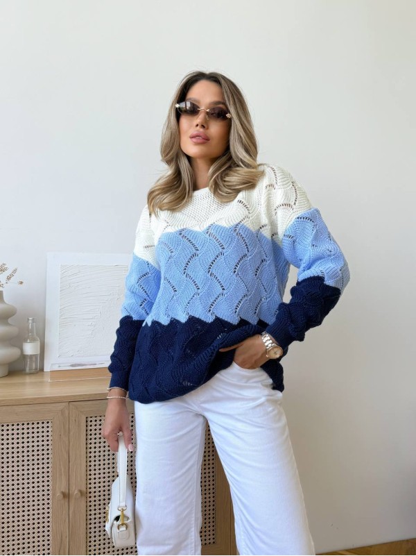 Легкий жіночий светр синього кольору 34007