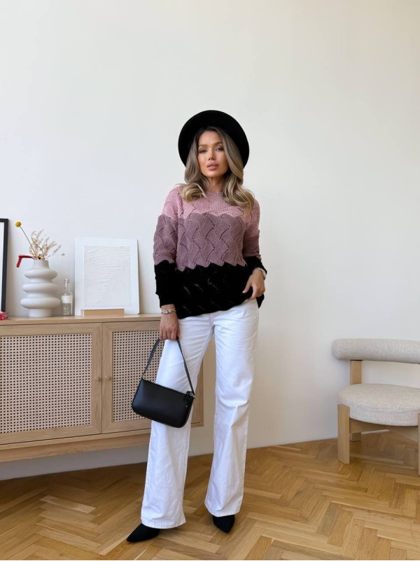 Легкий жіночий светр чорного кольору 34008