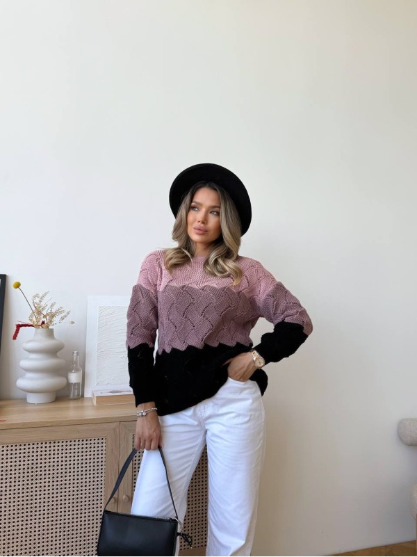 Легкий жіночий светр чорного кольору 34008