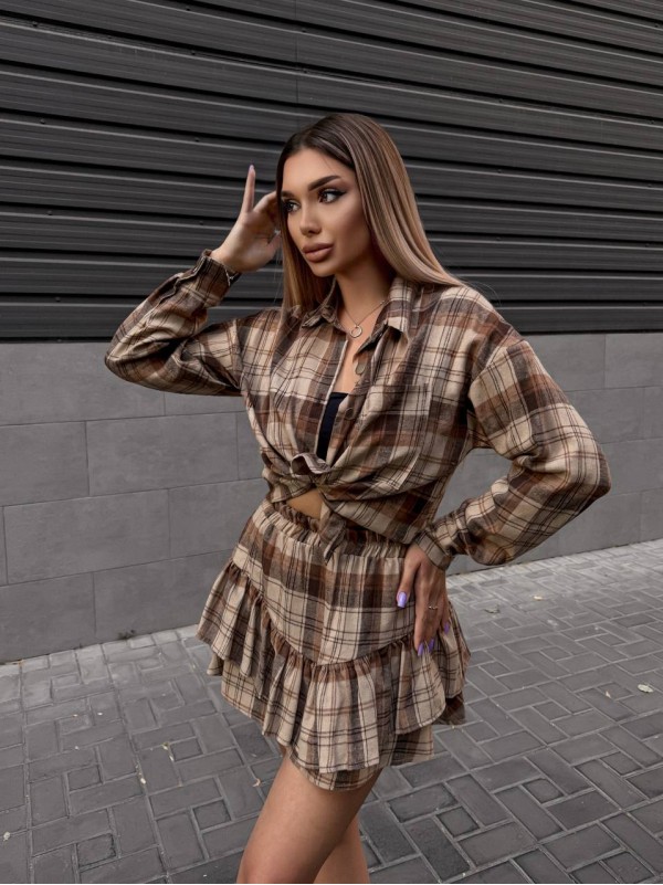 Жіночий костюм зі спідницею в клітку бежевого кольору 34043