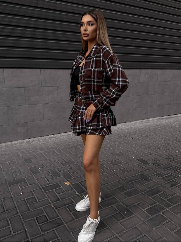 Жіночий костюм зі спідницею в клітку коричневого кольору 34044