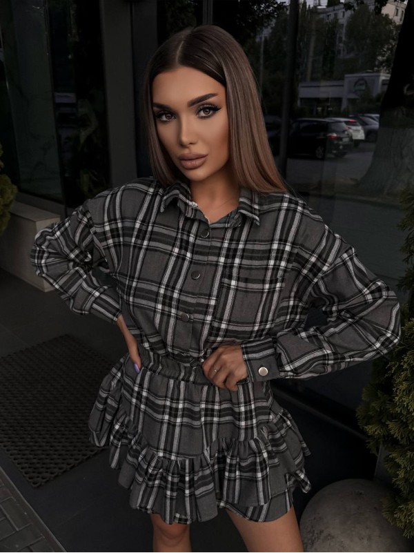 Жіночий костюм зі спідницею в клітку графiтового кольору 34045