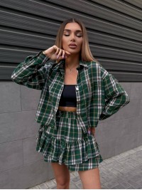 Жіночий костюм зі спідницею в клітку зеленого кольору 34046