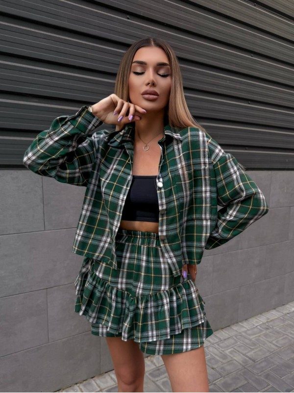 Жіночий костюм зі спідницею в клітку зеленого кольору 34046