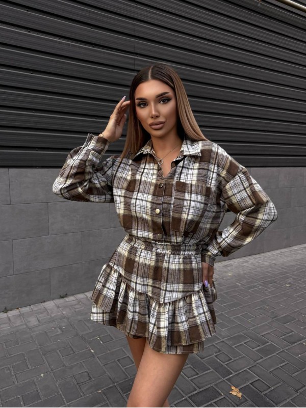 Жіночий костюм зі спідницею в клітку кавового кольору 34047