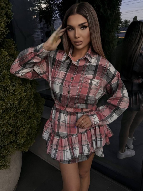 Жіночий костюм зі спідницею в клітку пудрового кольору 34049