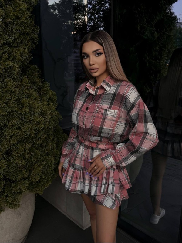 Жіночий костюм зі спідницею в клітку пудрового кольору 34049