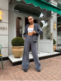 Велюровий жіночий костюм графiтового кольору 34054