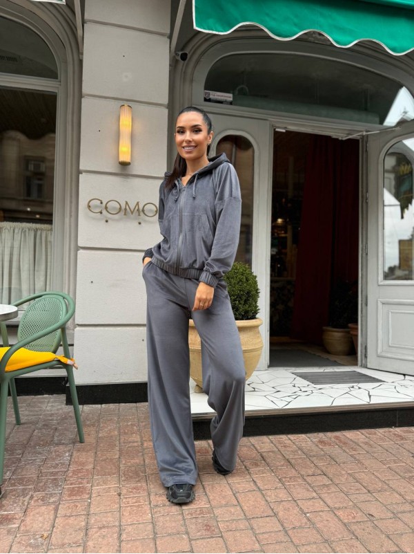 Велюровий жіночий костюм графiтового кольору 34054